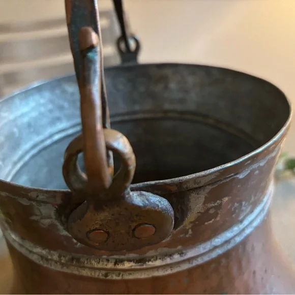 Beautiful Vintage copper IMAX cauldron made in Turkey.